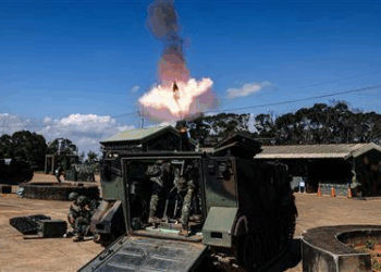 直擊/陣地指揮官下達指令！120迫砲轟天巨響震撼訓場